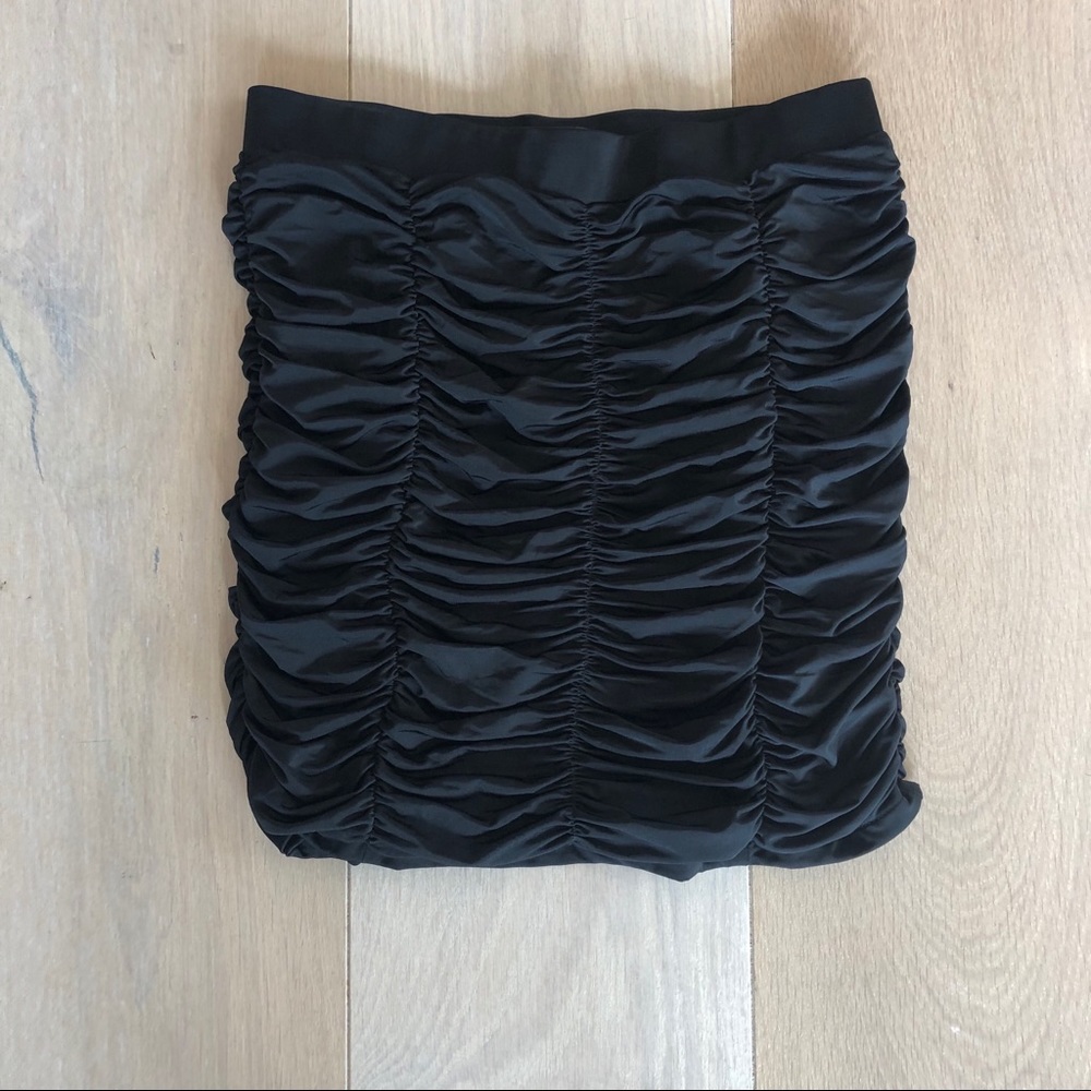 Mini skirt black rushed sz. L Forever21